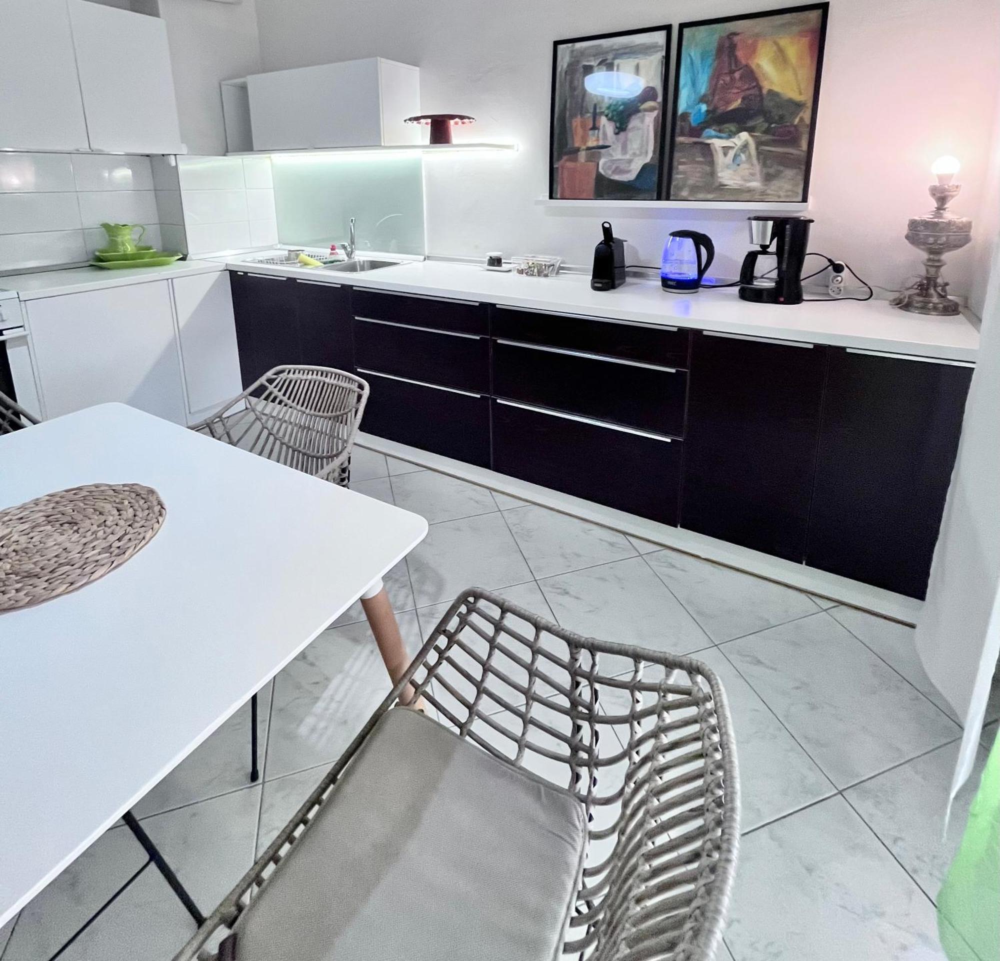 Central 7 - Stylish Apartment Комотини Экстерьер фото