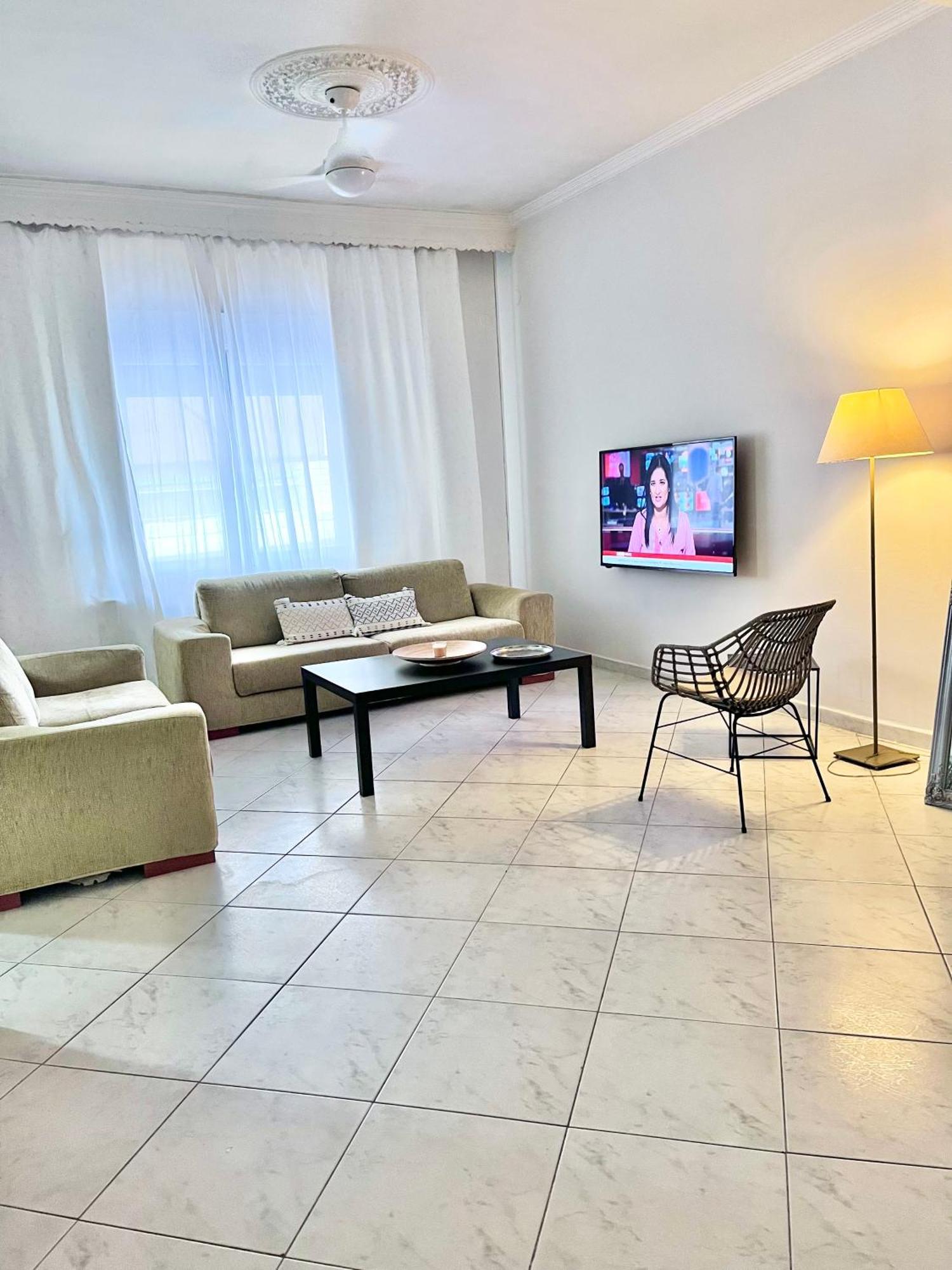 Central 7 - Stylish Apartment Комотини Экстерьер фото