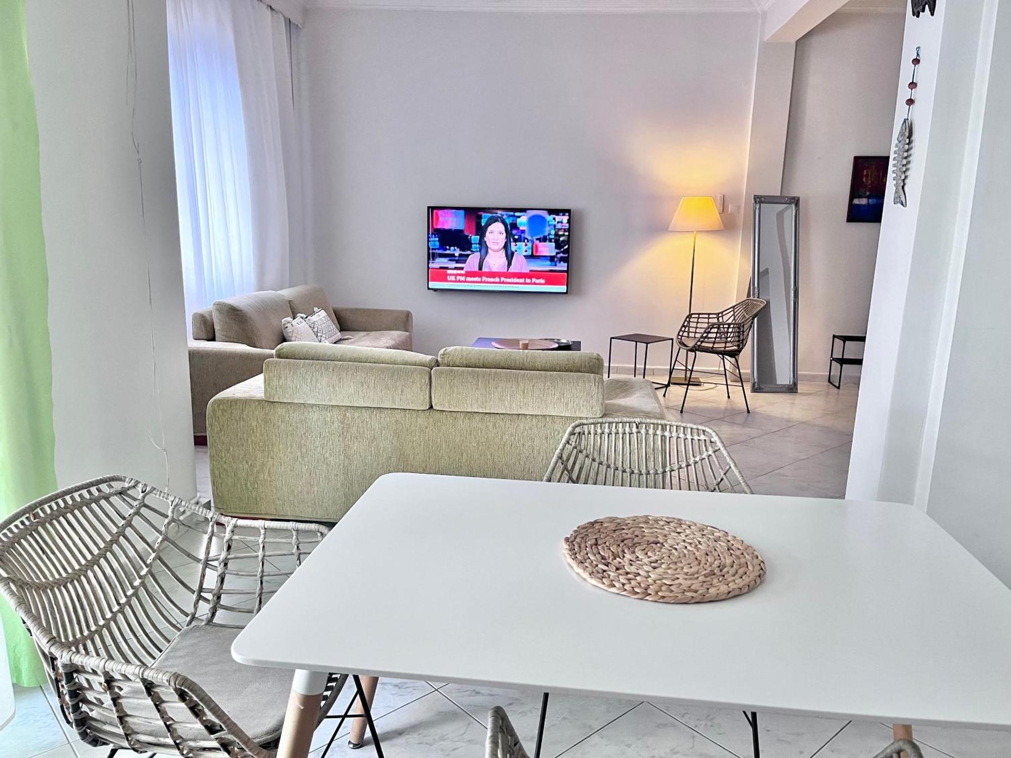 Central 7 - Stylish Apartment Комотини Экстерьер фото